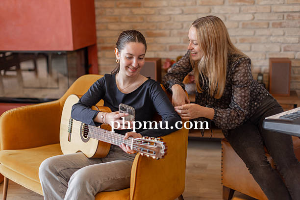 12 Platform Chord Gitar Terbaik untuk Mencari Kunci dan Lirik Lagu